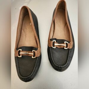 Aerosoles Black and Tan Loafers